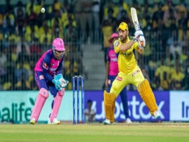Dhoni nursing a knee injury, his movement hindered, reveals CSK coach Stephen Fleming