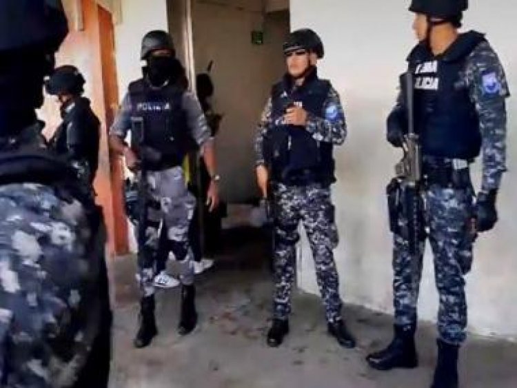 Ecuador: Armed attackers kill three female guards outside jail