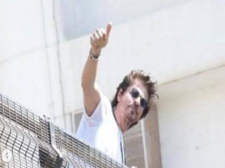 Watch: Shah Rukh Khan greets fans from his balcony on the occasion of Eid, creates hysteria