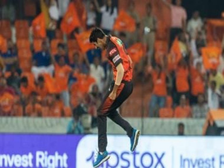 Watch: Sundar removes Warner, Sarfaraz and Aman in one over during SRH-DC clash in Hyderabad