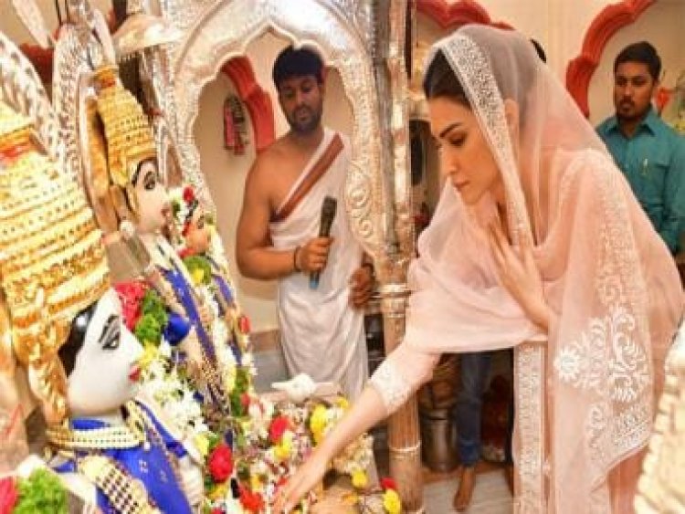 On the occasion of Maa Sita Navmi Adipurush Actress Kriti Sanon visits Ram-Sita temple in Tulsibaug, Pune