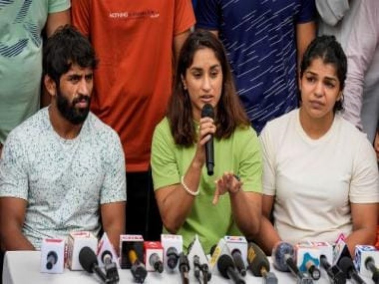 'Anurag Thakur tried to hush up matter': Vinesh Phogat alleges amid Wrestlers' protest