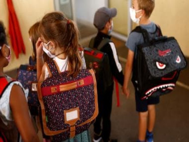 Now, this US School bans students' backpacks over gun fear