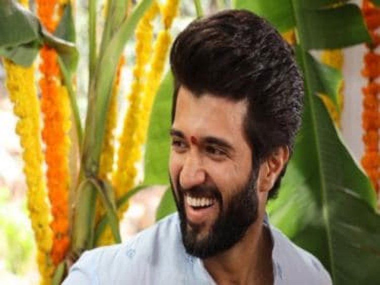Fans shower love on Vijay Deverakonda's smiling pictures! Call it, "That heart throbbing smile"