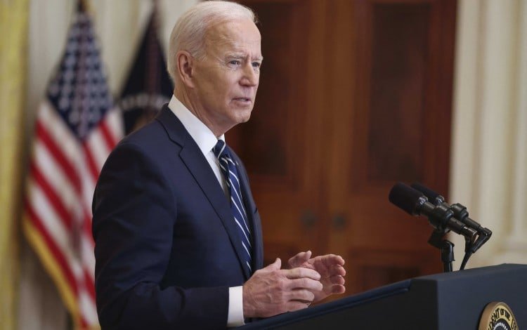 Biden Outflanked on Debt Ceiling Debate, Faces Difficult Choices