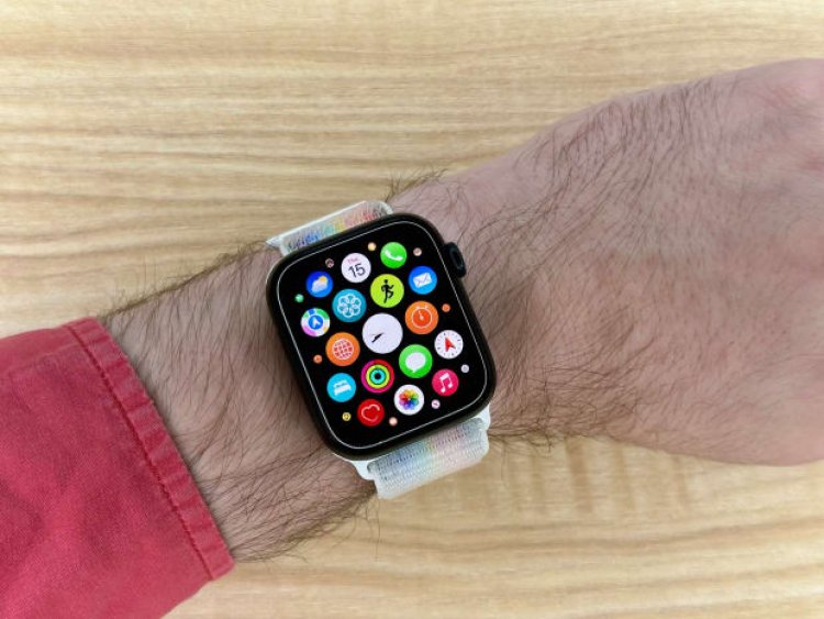 The Apple Watch SE Is Now Under $200 on Amazon, AKA Its Lowest Price Ever