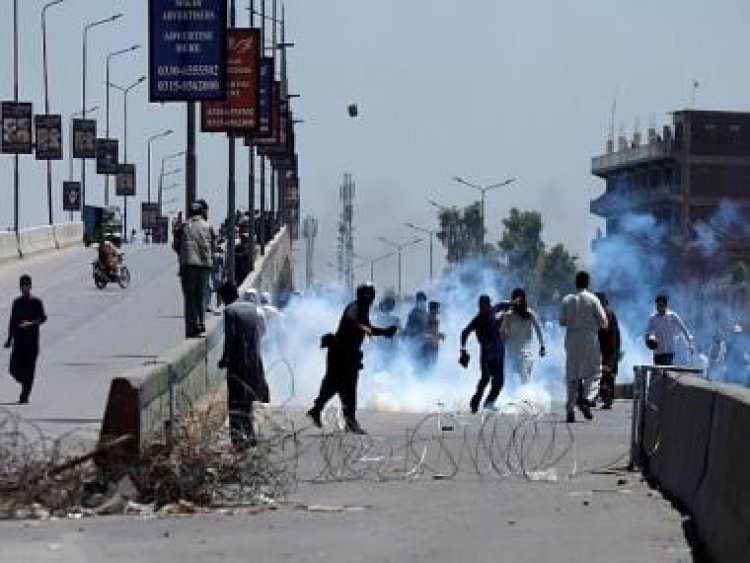 Pakistan: Government calls in military to subdue riots over Imran Khan's arrest