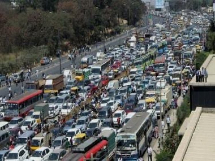 Massive traffic jam leaves Bangaloreans stuck for hours; Twitter flooded with reactions