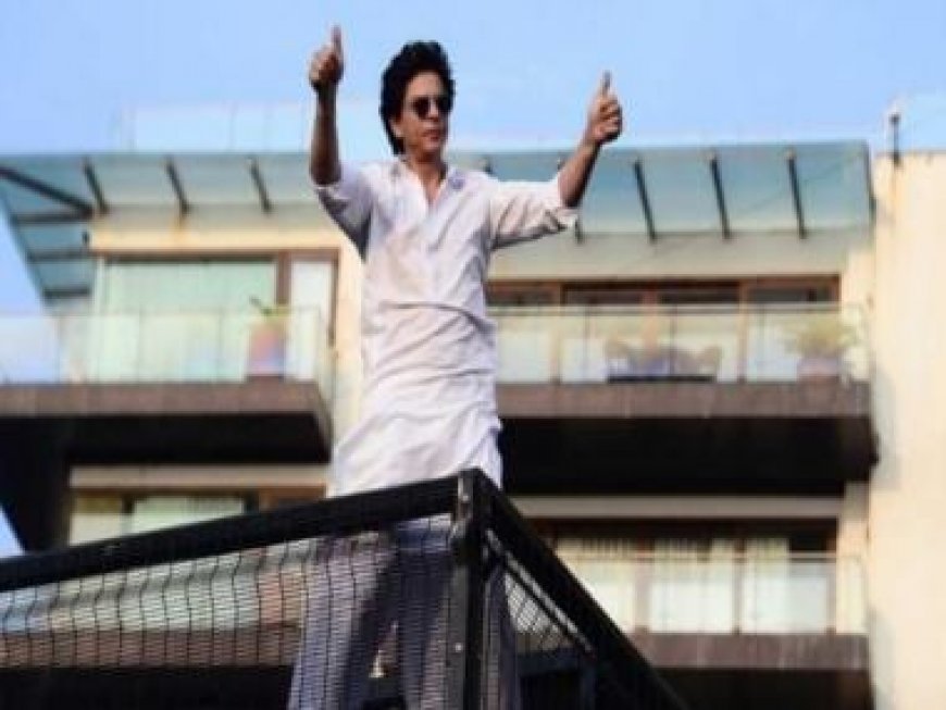 Shah Rukh Khan video chats with terminal cancer patient for 30 minutes; offers financial help and promises to visit her