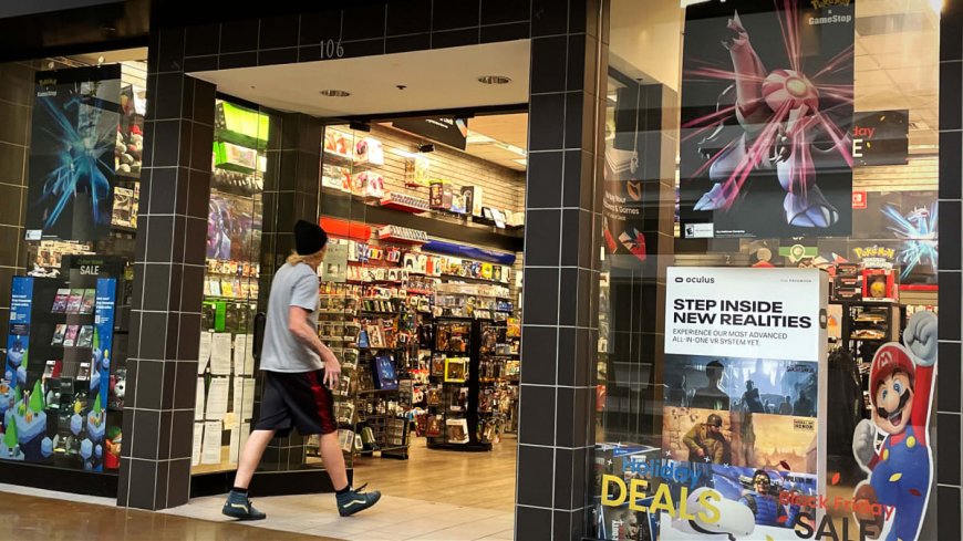 GameStop Plunges As CEO Matt Furlong Fired Following Wider Q1 Loss; Ryan Cohen Takes Over