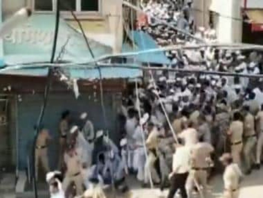 WATCH: Scuffle breaks out between warkaris, police during a procession in Pune district