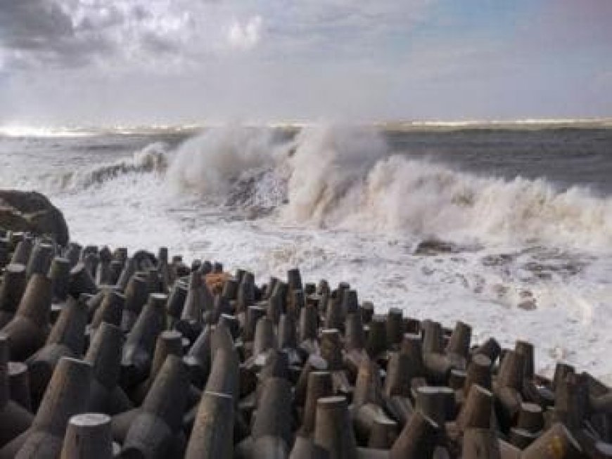 Cyclone Biparjoy LIVE Updates: Intense high tide waves hit Mumbai's Marine Lines