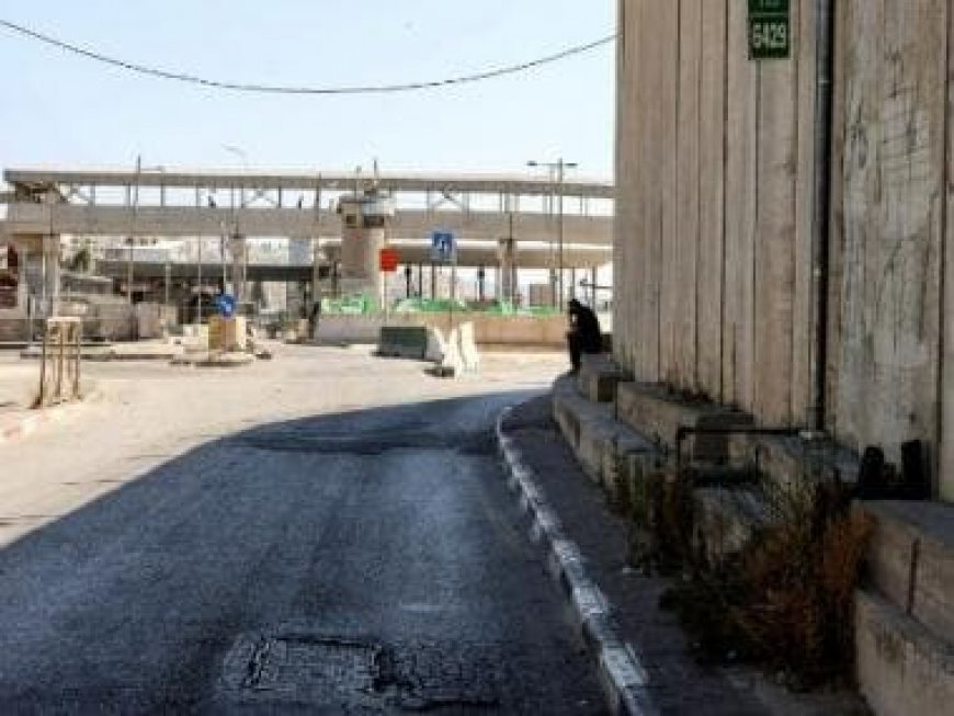 Palestinian gunman opens fire at Israeli checkpoint, shot dead by troops, police say