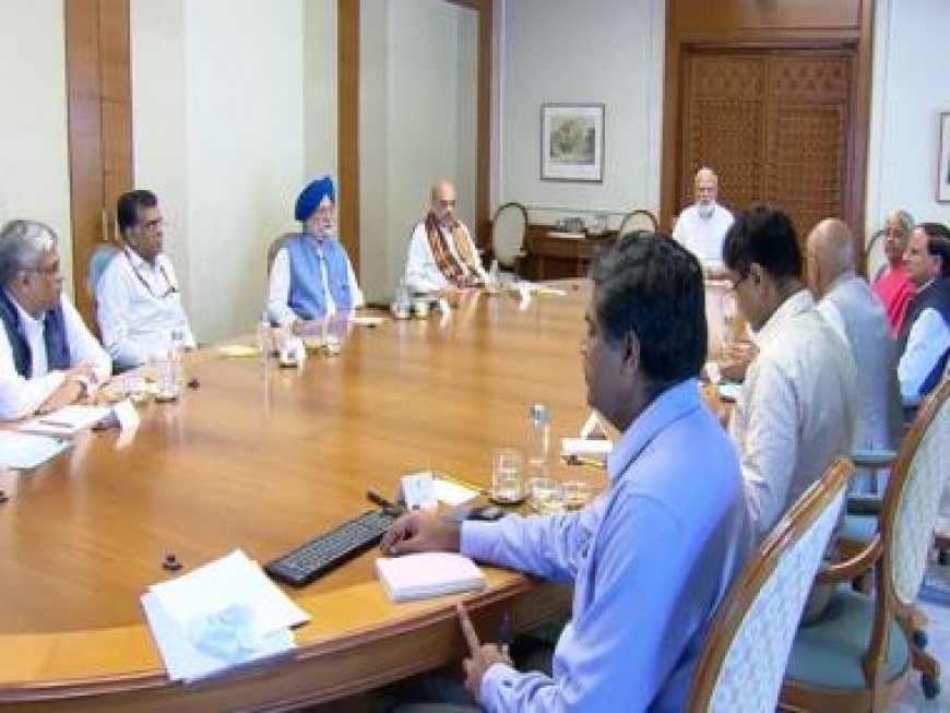 PM chairs meeting with senior ministers
