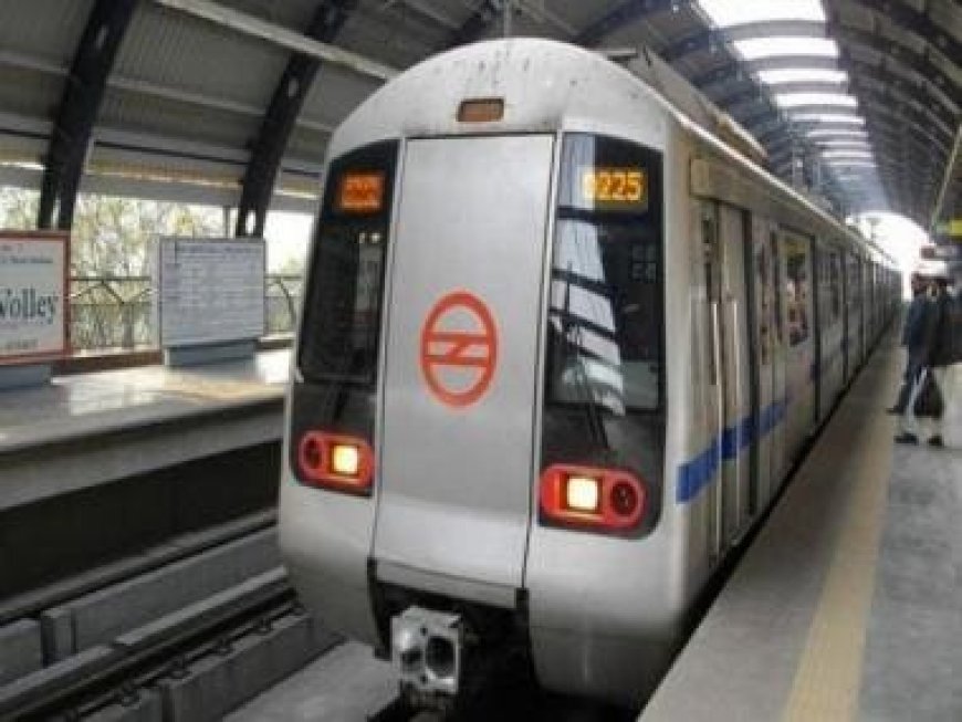 DMRC allows 2 sealed liquor bottles in Delhi Metro, netizens ask to 'share notification'