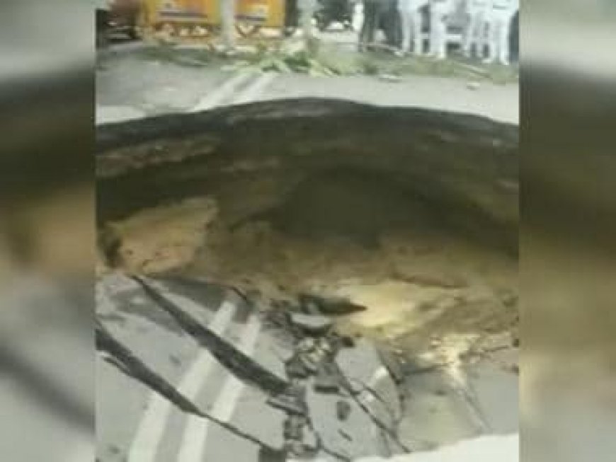 Delhi's Janakpuri witnesses terrifying road cave-in; huge hole sparks safety concerns