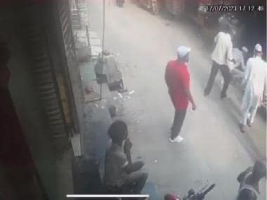 Crime Caught on Camera in Delhi: Muslim boy stabbed by girlfriend's father, brothers in Jaffrabad