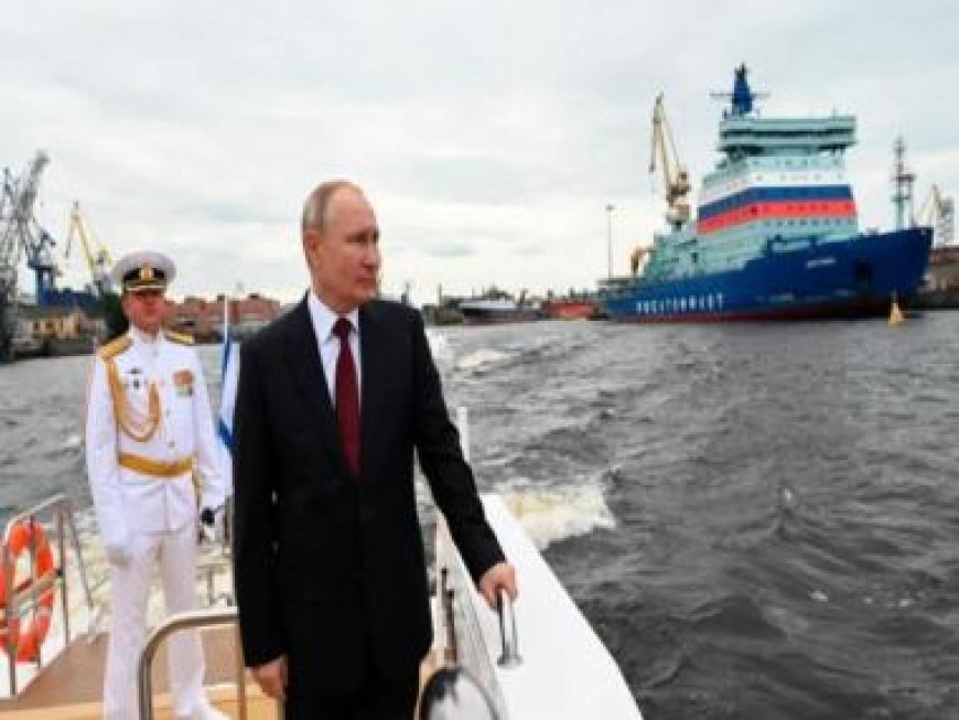 Putin reviews show of Russian naval might