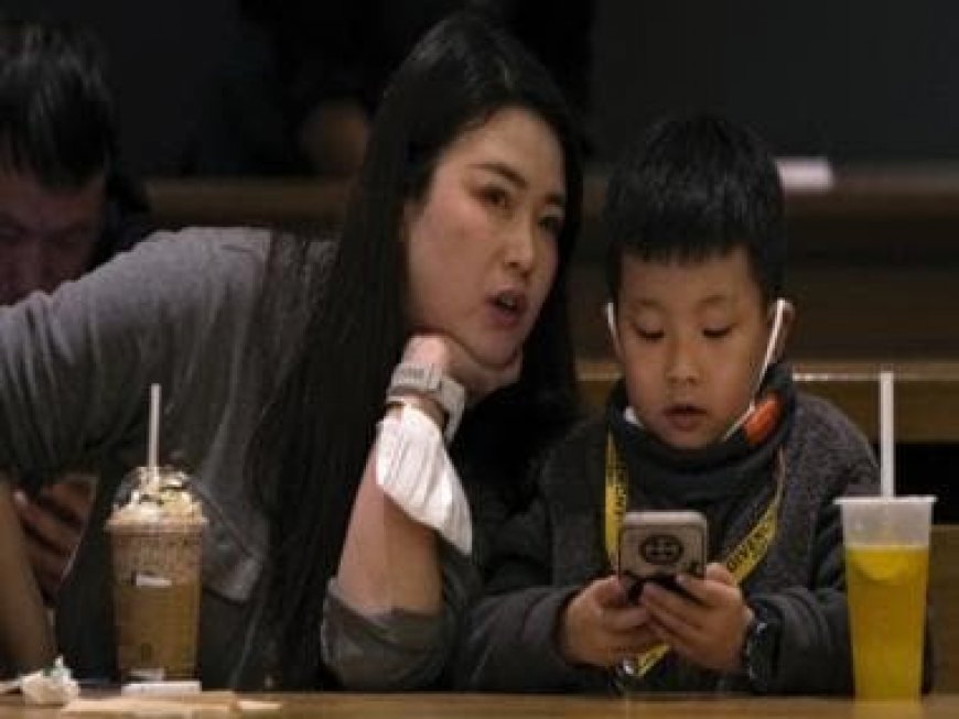 China govt body recommends 2-hour daily phone use cap on children