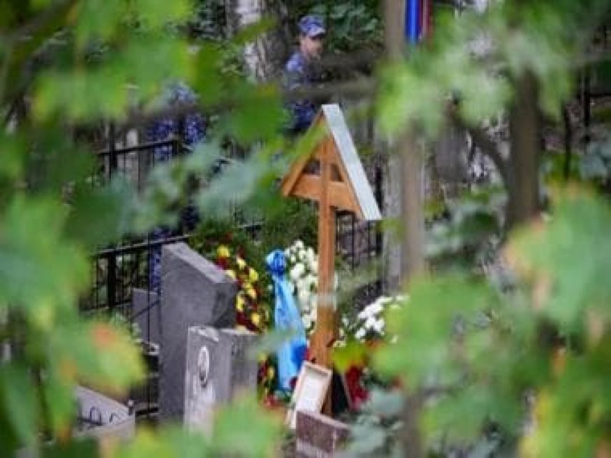 Russia’s mercenary chief Yevgeny Prigozhin buried privately in St Petersburg