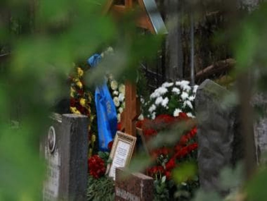 Wagner chief Prigozhin alive? Poem on his grave fuels speculation