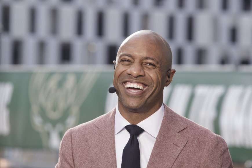 ESPN analyst Jay Williams announces he is staying with the company