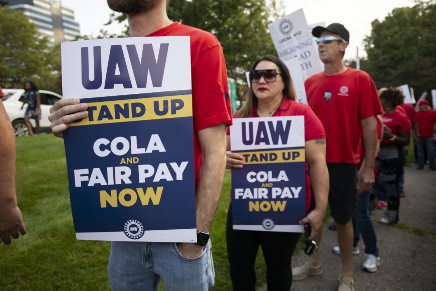 UAW deadline for expanded Big 3 strikes looms as talk enter key phase