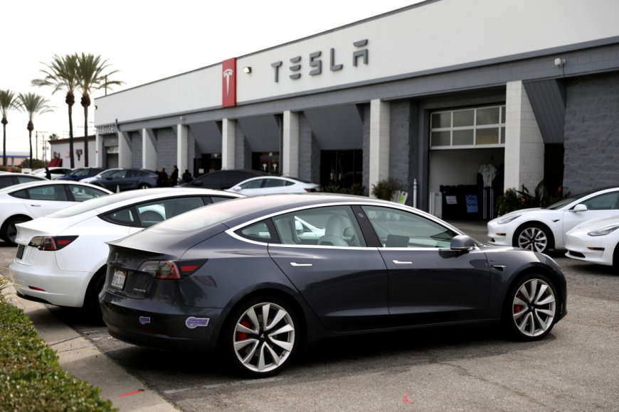 Tesla's stock drops amid ongoing DOJ investigation