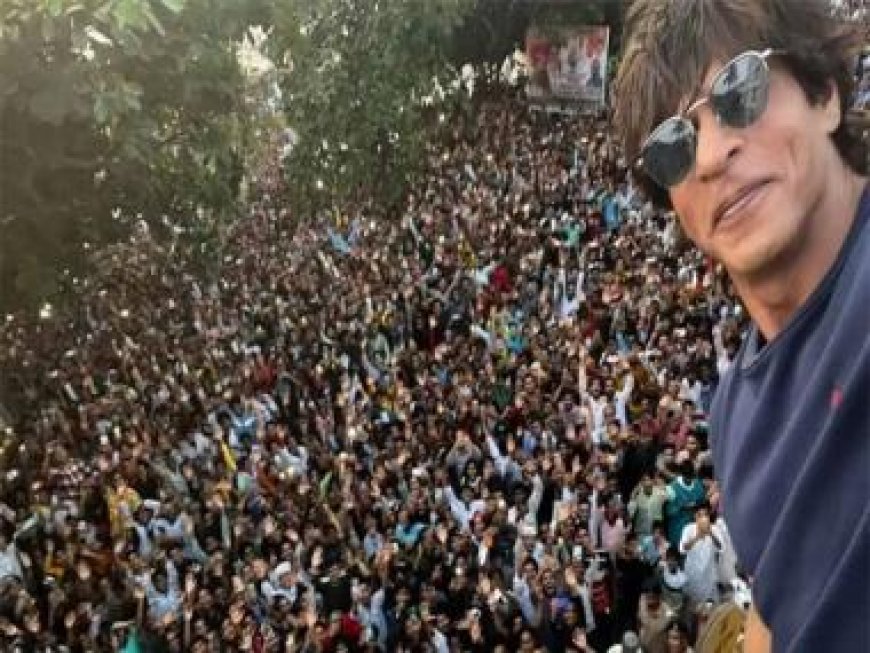 Shah Rukh Khan's 58th Birthday: 30 mobile phones stolen outside Mannat, Mumbai Police makes three arrests