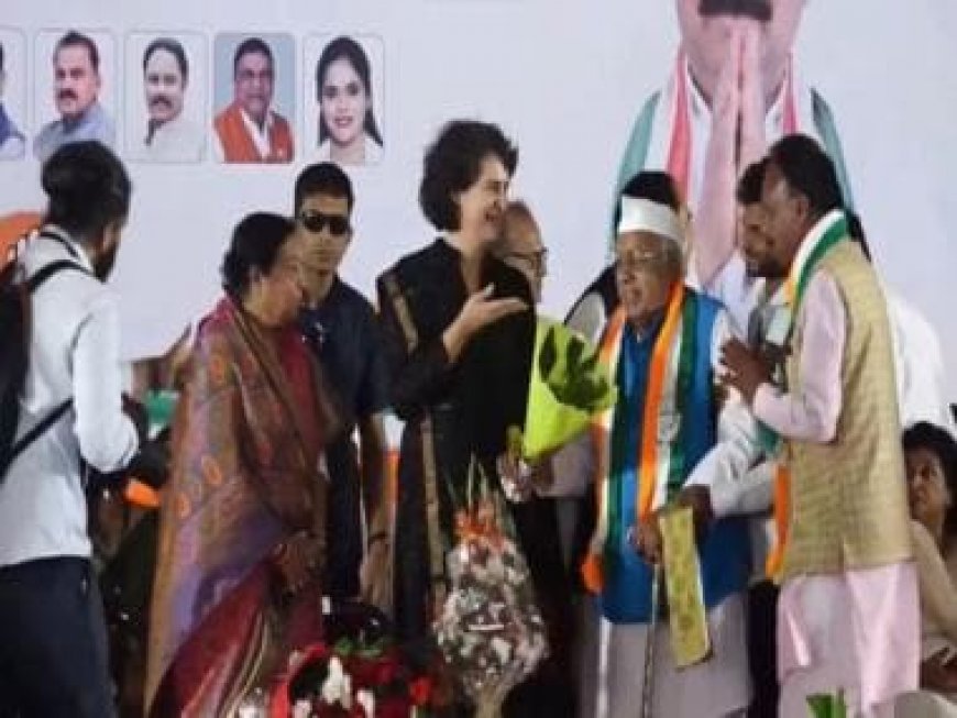 WATCH | Priyanka Gandhi greeted with empty bouquet sans flowers on stage by Congress leader