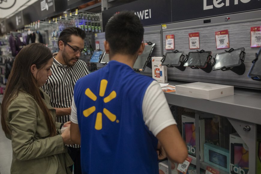 A discussion of Walmart's jobs, pay per hour, and employee benefits