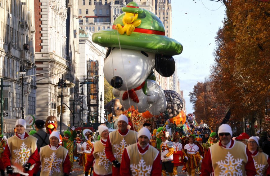 After a big November for stocks, December should bring more holiday cheer