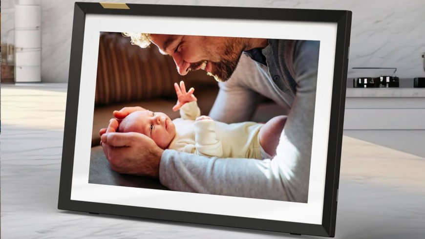 My mom's favorite Christmas gift of all time is a Wi-Fi picture frame that's 41% off at Amazon