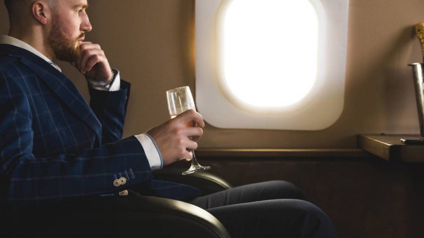 U.S. airline passengers react to a controversial alcohol debate