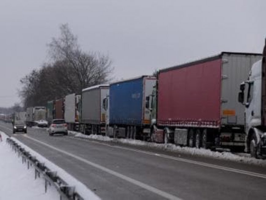 Lorries start crossing border after Polish farmers end blockade, Kyiv says