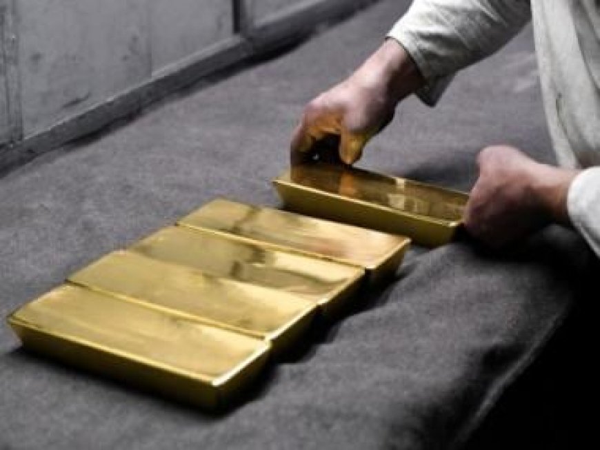 Gold gains as Fed rate cut bets boost appeal