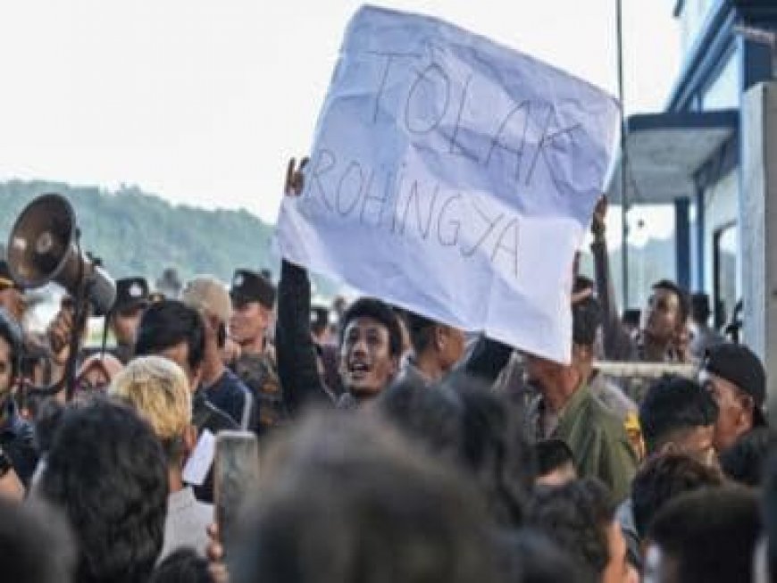 Indonesia: Students protest over increasing numbers of Rohingya refugees