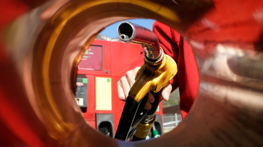Gasoline hits lowest year-end price since 2020