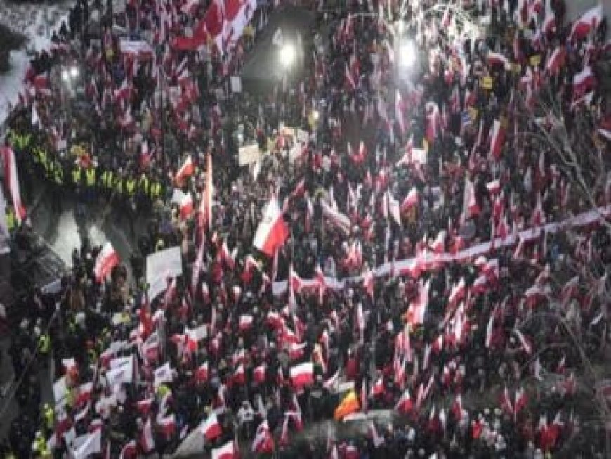 Thousands protest in Poland against media reform, ex-ministers' imprisonment