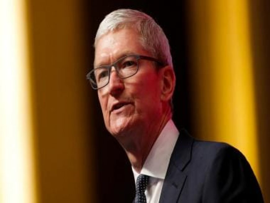 Massive shakeup at Apple board in years, longtime board members step down