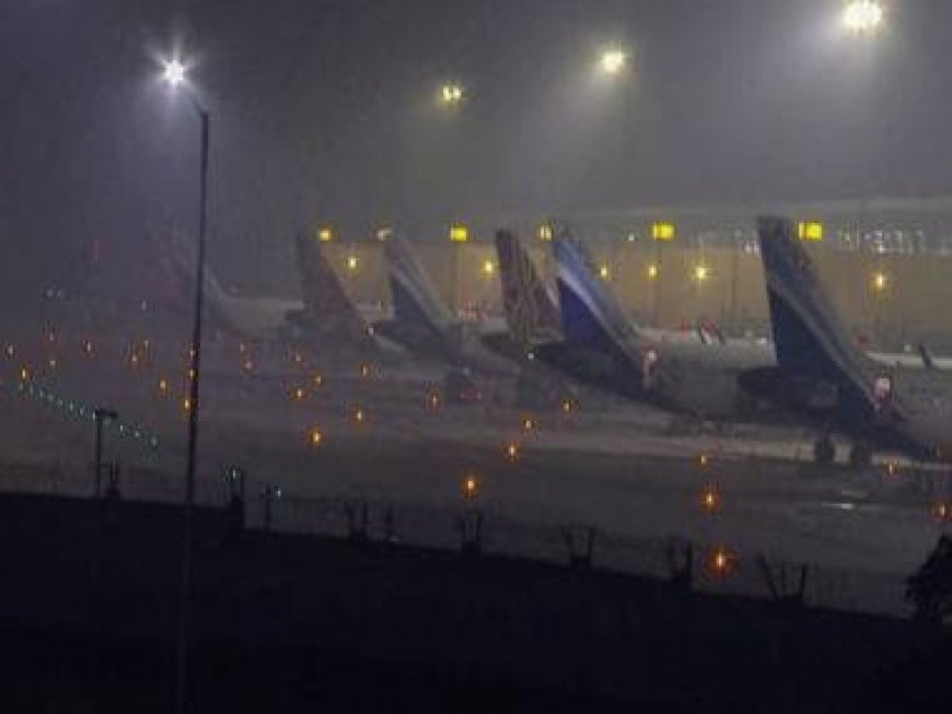 120 flights delayed, 30 trains running late; Delhi fog &amp; cold wave continue to give shiver to travellers