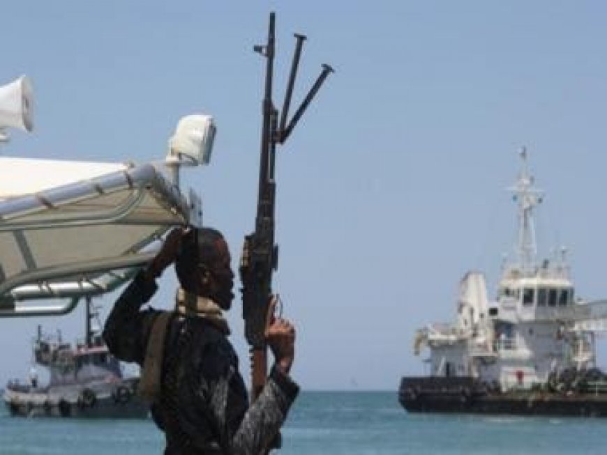 Naval forces in the Indian Ocean save two boats from Somali pirates