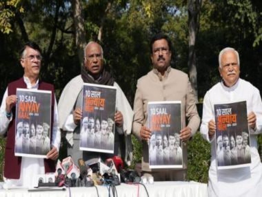 Before 'White Paper' on UPA-era economy, Congress strikes with 'Black Paper' on Modi govt