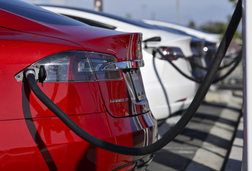 EPA’s new, looser EV rules are still 'unrealistic,' auto dealers say