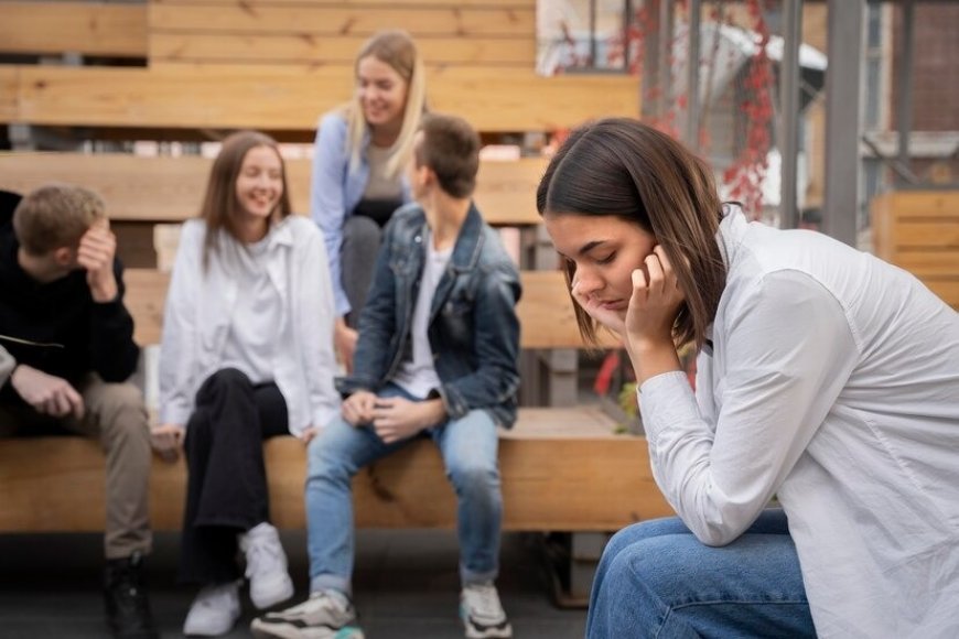 Feeling Anxious in Public Gatherings? 5 Ways to Deal With Social Anxiety
