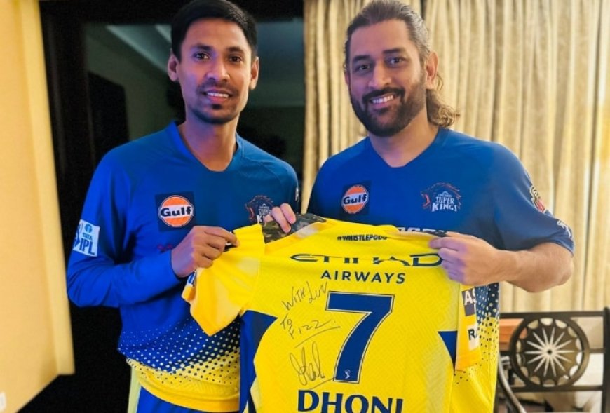 MS Dhoni Wins Hearts! Mustafizur Rahman Gets Special Signed Jersey From Thala Before Leaving CSK Camp