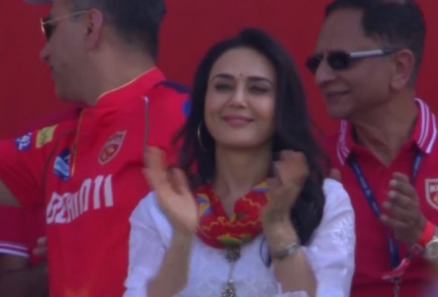 Preity Zinta Steals Limelight In Dharamsala During PBKS vs CSK IPL 2024 Match | WATCH VIDEO