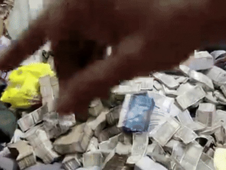 Mountain Of Cash Recovered During Raid by ED On House Help Of Jharkhand Minister’s Aide – Watch