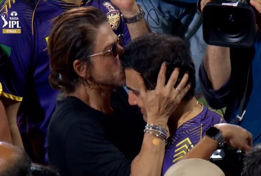 Shah Rukh Khan KISSES Gautam Gambhir on His Forehead After KKR Beat SRH to Clinch 3rd IPL Title; Video Goes VIRAL | WATCH