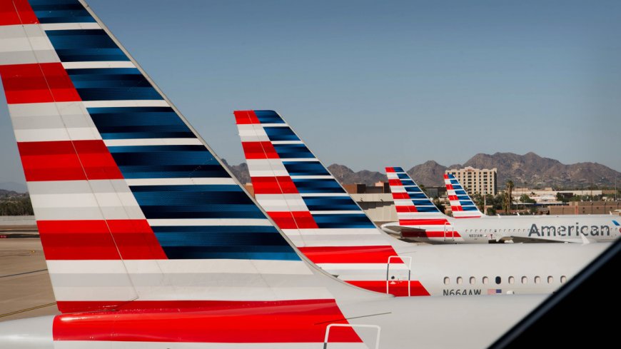 American Airlines passengers pulled off plane over body odor complaint sue